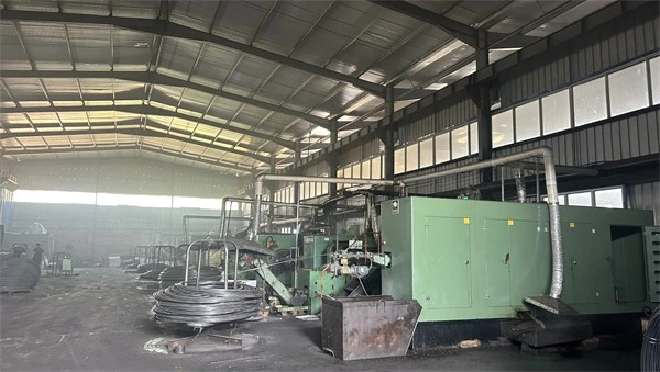 Nut cold heading machine